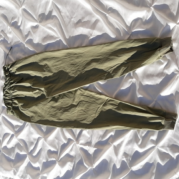Lululemon Size 2 Keep Moving Jogger Rosemary Green Pants - Picture 5 of 17
